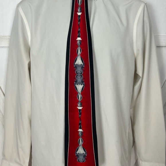 Elegant Red and Black Tie - Picture 2 of 5